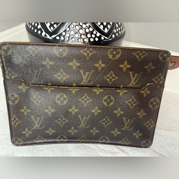 Authentic Louis Vuitton pochette homme